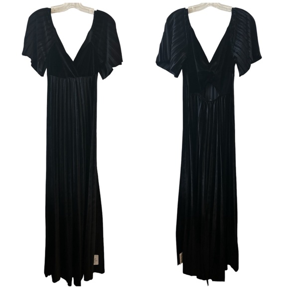 ASOS DESIGN twist back pleated empire waist velvet maxi dress in Black - Picture 6 of 14